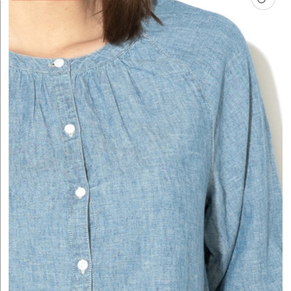 Levi’s woman’s button down long sleeve - Picture 3 of 5